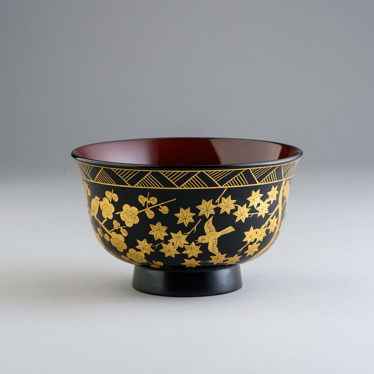 蓋つき煮物椀 鶯宿梅絵 【サイズ：直径13.5cm 高さ12.5cm】 | 有限会社